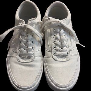 VANS. Old Skool. Women’s tennis shoes. Canvas. White. Size 5.5